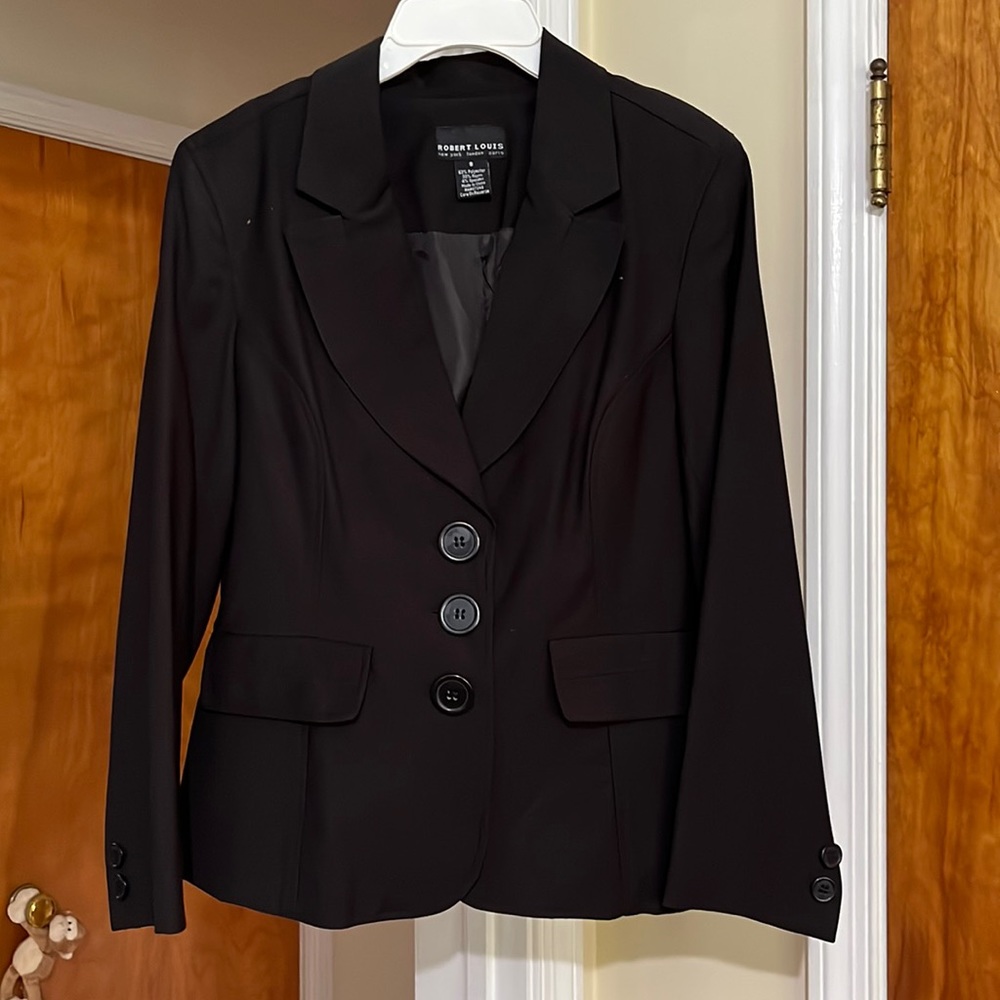 Robert Louis lined size 8 jacket in black.
